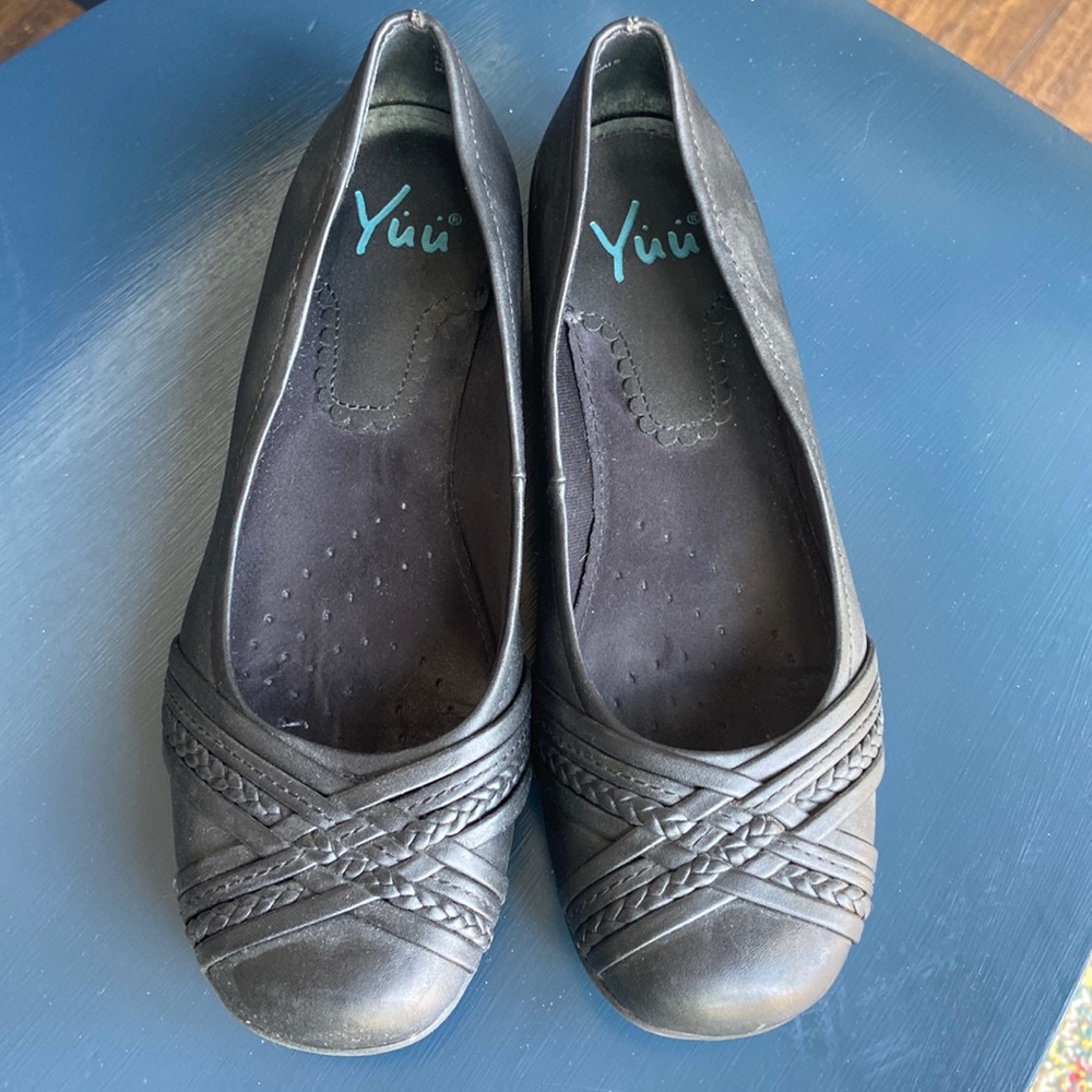 Yuu- black slip on- style:Gail- ladies size 9